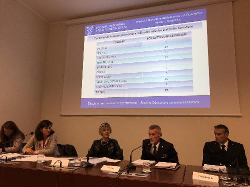 L'assessore FVG al Patrimonio, Barbara Zilli (al centro), all'incontro con gli amministratori pubblici in vista della predisposizione del piano di utilizzo del demanio marittimo in Fvg